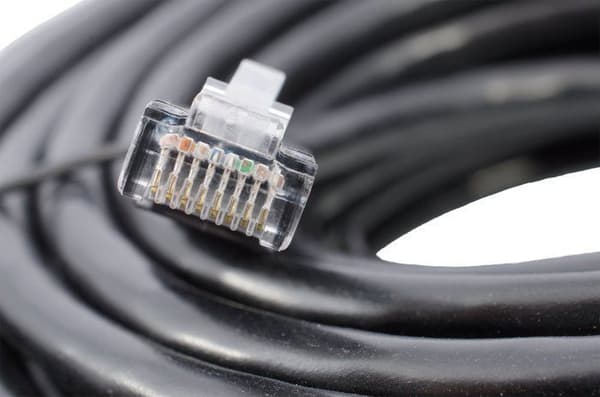 Smedz - 50M/CAT6/KOPPAR - CAT6 PE UTP 24 AWG Plug and Play nätverkskabel av koppar för inomhus/utomhusbruk - Svart 50m Svart