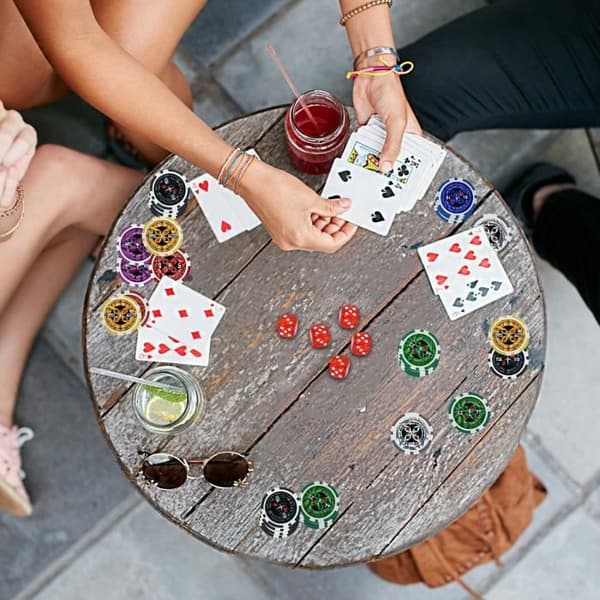 YUENFONG aluminiumpokerfodral 500 Texas Hold'em pokermarker med 2 pokerbrädor och 5 tärningar 1 dealerknapp 2 nycklar svart