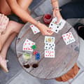 Miniatyrbild 3 av 6: Relaxdays Pokerbox, 100 värdelösa jetonger, 2 kortspel, 5 tärningar, dealer-knapp, låsbar, silverfärgad