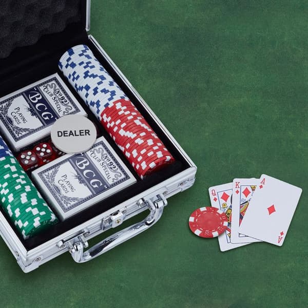 Relaxdays Pokerbox, 100 värdelösa jetonger, 2 kortspel, 5 tärningar, dealer-knapp, låsbar, silverfärgad