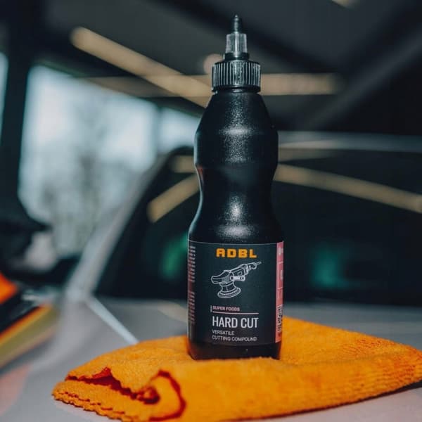 Poleringskit til polsk lakken på bilen med ADBL Hard Cut 1L + 4 gratis puder