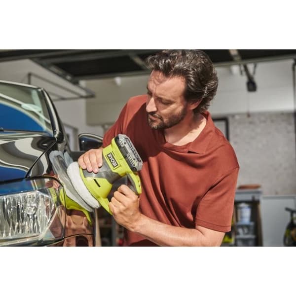 18V polermaskin - RYOBI - RBP18150-0 - 3 000–4 500 osc/min - 2 hastigheter - 150 mm pad - Levereras med 2 st 150 mm polerlock