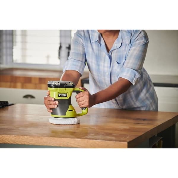 18V polermaskin - RYOBI - RBP18150-0 - 3 000–4 500 osc/min - 2 hastigheter - 150 mm pad - Levereras med 2 st 150 mm polerlock
