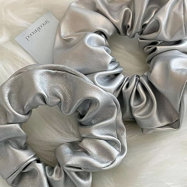 INF Sølv laser holografisk scrunchie sæt (stort og lille)