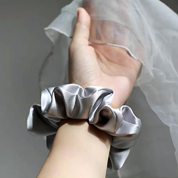 INF Sølv laser holografisk scrunchie sæt (stort og lille)