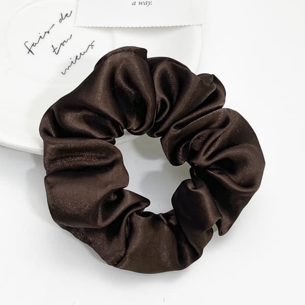 INF Sæt med 8 hårelastikker - Flerfarvede scrunchies til kvinder og piger