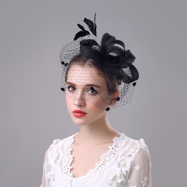 INF Elegant fascinatorhatt i mesh med fjädrar