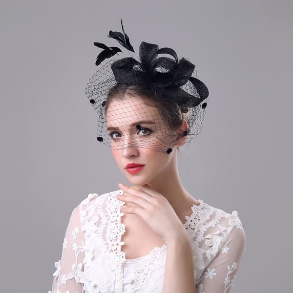INF Elegant fascinatorhatt i mesh med fjädrar