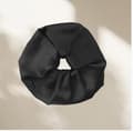 Miniatyrbild 2 av 4: INF 19 Momme 9cm Silke Hår Scrunchie - Skonsam Håraccessoar Svart
