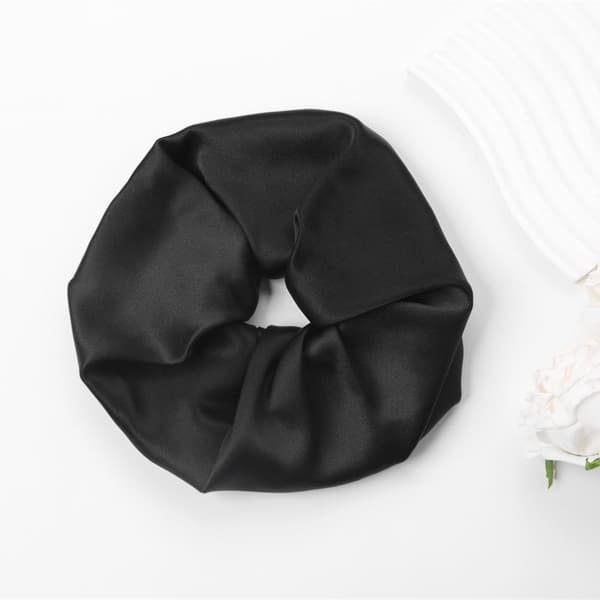 INF 19 Momme 9cm Silke Hår Scrunchie - Skonsam Håraccessoar Svart