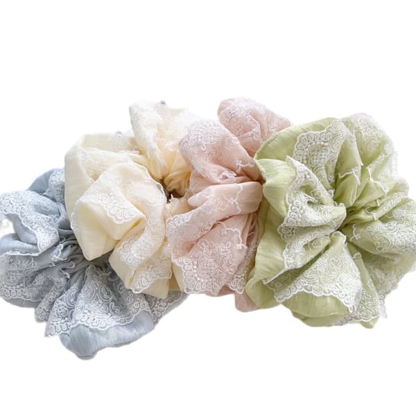 INF Elegante blonde scrunchies: Hårpyntsett i fransk stil