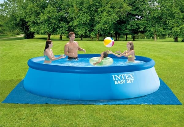 Intex Easy Set Pool 457 x 107 cm inkl. filterpump, säkerhetsstege, markskydd och poolskydd.