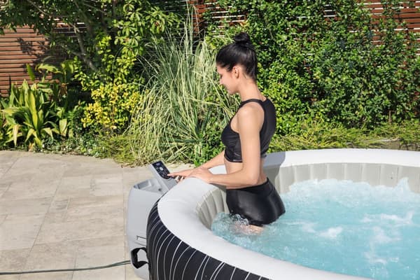 6-person inflatable spa Jacuzzi 196 x 66 cm Bestway 60059
