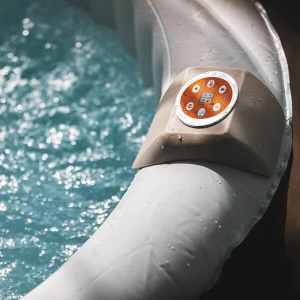 Ilmatäytteinen spa Sunspa 4 henkilöt