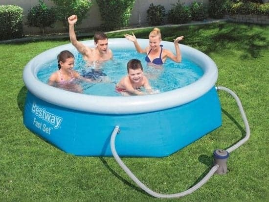 Perheiden puhalluskylpyallas suodatinpumpulla, suojapeitteellä ja tarvikkeilla - 244 cm halkaisija