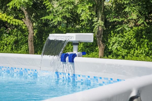Flowclear Lugnande LED-vattenfall till Pool