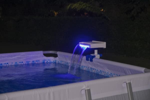 Flowclear Lugnande LED-vattenfall till Pool