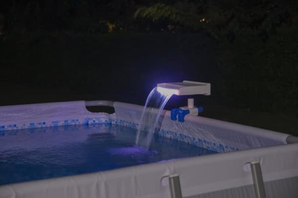 Flowclear Lugnande LED-vattenfall till Pool