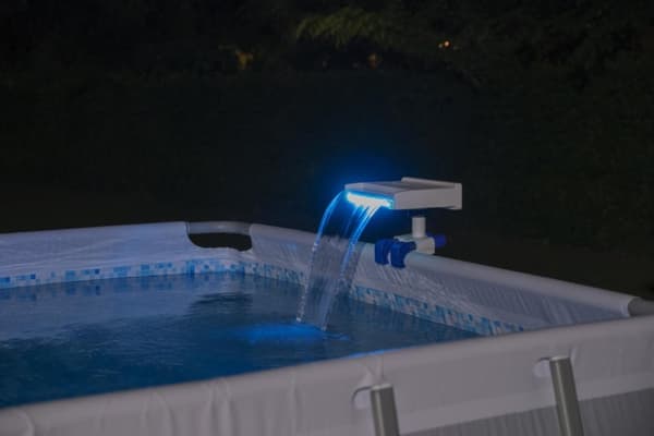 Flowclear Lugnande LED-vattenfall till Pool