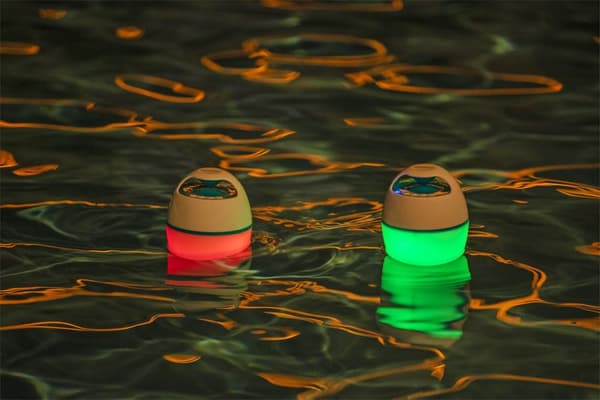 MusicWave Flytande LED Bluetooth-högtalare för poolen