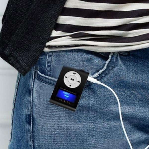 MP3-soitin, jossa on LCD-näyttö, muistikortinlukija ja leikkeet