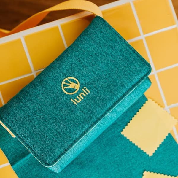 Lunii  Ma Pochette Lunii  Bärande och skyddande påse för berättaren Ma Fabrique a Histoires