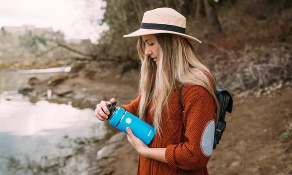 AQUAMIRA SHIFT FILTER BOTTLE 1000 ML BLUE, isolerad vattenflaska med filter
