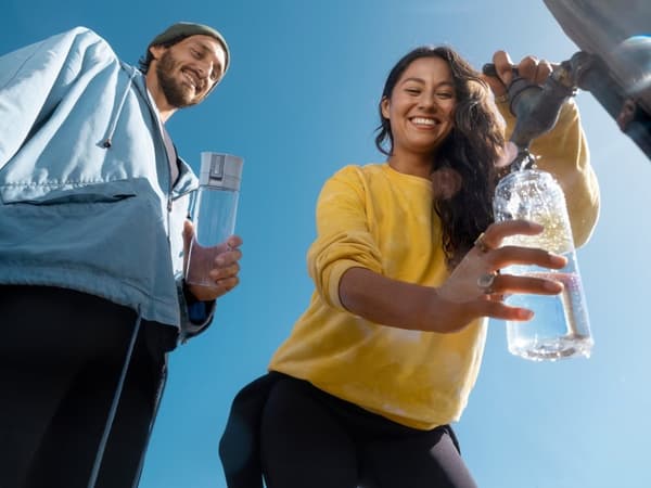 Brita Vital blå filterflaske med 2 skiver