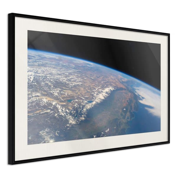 Inramad Poster / Tavla - Curve of the Earth