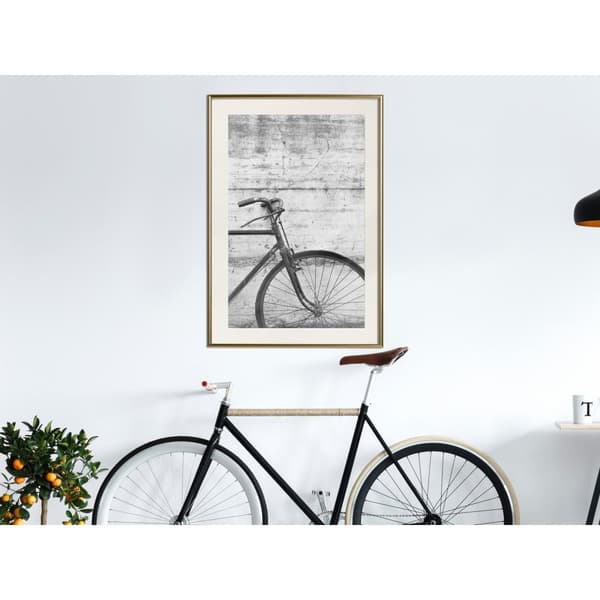Inramad Poster / Tavla - Bicycle Leaning Against the Wall