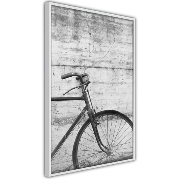 Inramad Poster / Tavla - Bicycle Leaning Against the Wall