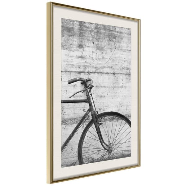 Inramad Poster / Tavla - Bicycle Leaning Against the Wall
