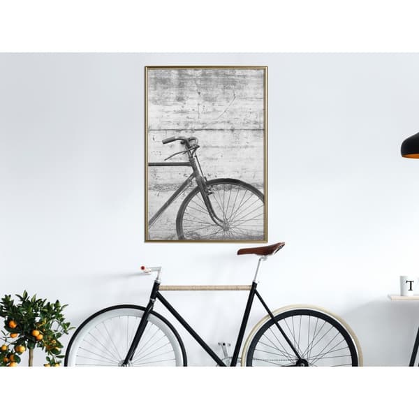 Inramad Poster / Tavla - Bicycle Leaning Against the Wall