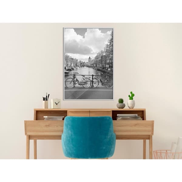 Inramad Poster / Tavla - Bicycles Against Canal