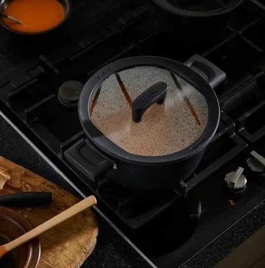 Fiskars Hard Face - Gryta med lock - 22 cm - 3.5 L - nonstick-beläggning - matt svart