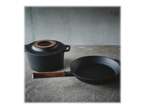 Fiskars Norden, Pyöreä, Monikäyttöinen paistinpannu, Musta, 270 °C, valurauta, Keraaminen, Kaasu, Halogeeni, Induktio, Sinetöity levy
