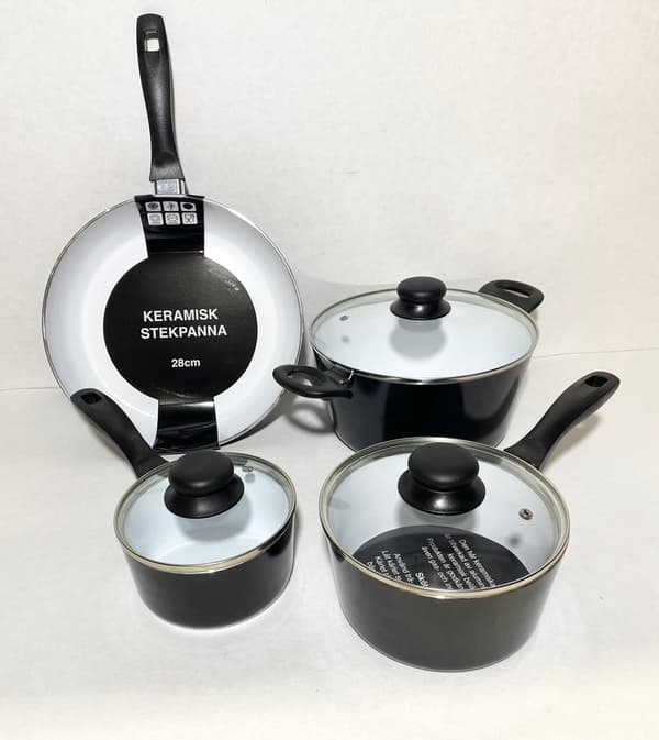Kit av keramiska kastruller och stekpanna