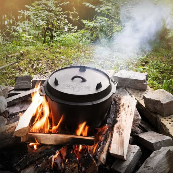 Uunisetti BBQ 7.3L musta valurauta, jossa kannen nostin ja ritilä BBQ#BOSS