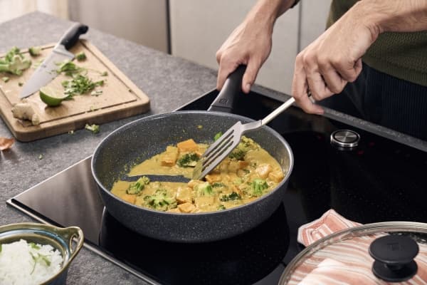 ZWILLING Terreno Plus Ceramic Sautepande, 28 cm, Aluminium, Titanium forstærket keramisk non-stick-belægning