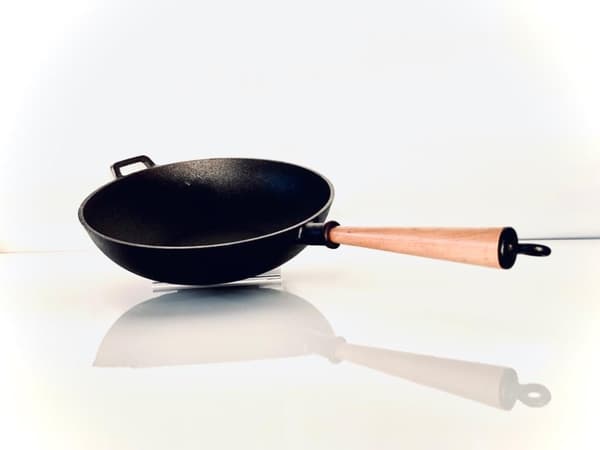 Large cast iron wok model frying pan with wooden handle 31 cm