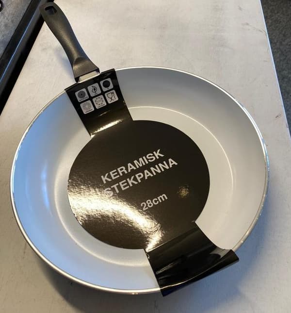Snygg stekpanna 28 cm med keramisk beläggning, klarar induktion