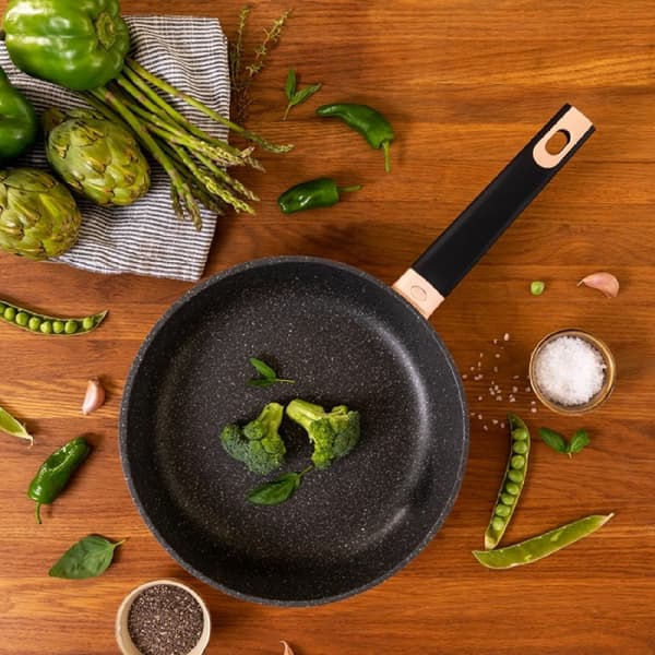 Cecotec Set of 20-24-28 cm frying pans made of high quality cast aluminium, with 5 layers and maximum Select Teflon™ non-stick coating, PFOA-free, wi