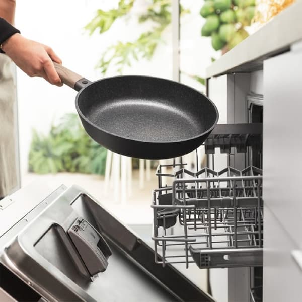 Cecotec 28 cm frying pan made of high quality cast aluminium, with 6 layers and Teflon™ Nonstick Coating, PFOA-free, with Full Induction heat diffuse