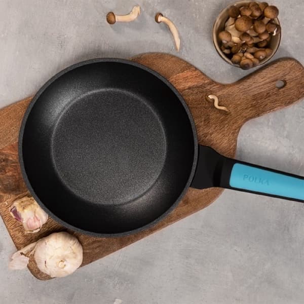 Cecotec 20 cm frying pan made of high quality forged aluminium with 6 layers and Platinum Plus Teflon® Nonstick Coating, PFOA-free. Full Induction he