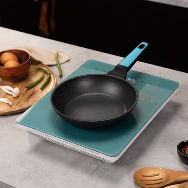 Cecotec 20 cm frying pan made of high quality forged aluminium with 6 layers and Platinum Plus Teflon® Nonstick Coating, PFOA-free. Full Induction he