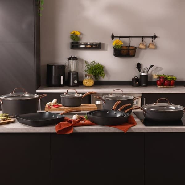 Cecotec 28 cm frying pan made of forged aluminium, high-quality Platinum Plus Teflon® Nonstick Coating, and 100% free from PFOA. Semi-professional, s