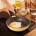 Miniatyrbild 4 av 5: Cecotec Set of 18-22-26 cm frying pans made of high-quality cast aluminium with 5 layers and Select Teflon® Nonstick Coating, PFOA-free. Full Inducti