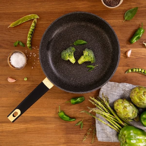 Cecotec Set of 18-22-26 cm frying pans made of high-quality cast aluminium with 5 layers and Select Teflon® Nonstick Coating, PFOA-free. Full Inducti