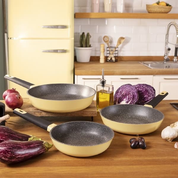 Cecotec Set of 18-22-26 cm frying pans made of high-quality cast aluminium with 5 layers and Select Teflon® Nonstick Coating, PFOA-free. Full Inducti