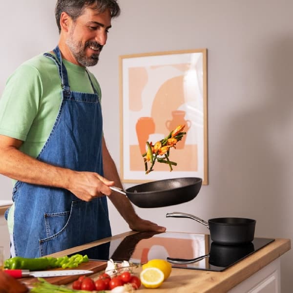 Cecotec Set of 20–24 cm frying pans made of forged aluminium, 3.5-mm induction base and Whitford Eterna® long-lasting non-stick coating, 100% free fr